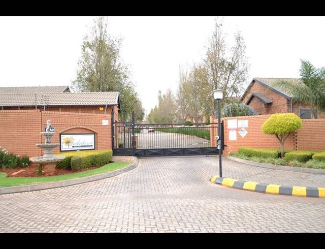 2 BEDROOM TOWNHOUSE FOR SALE IN SUGAR BUSH ESTATE